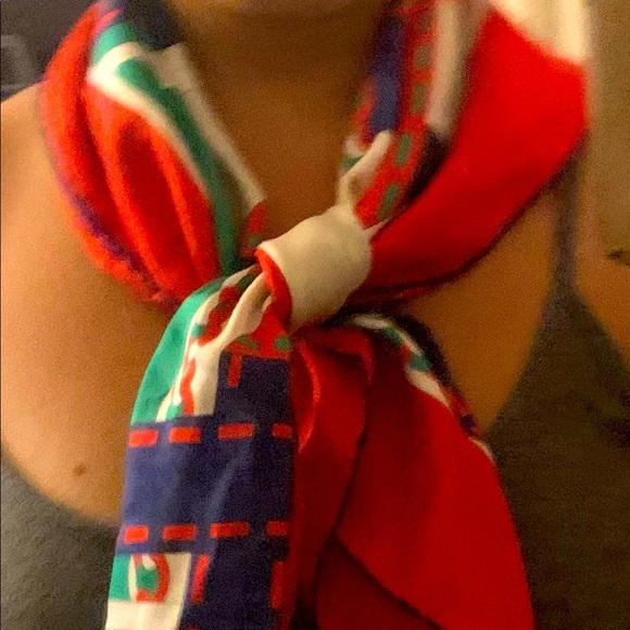 NWT Gucci silk scarf - Picture 2 of 6